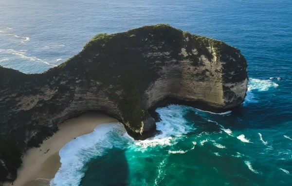 Kelingking Beach.