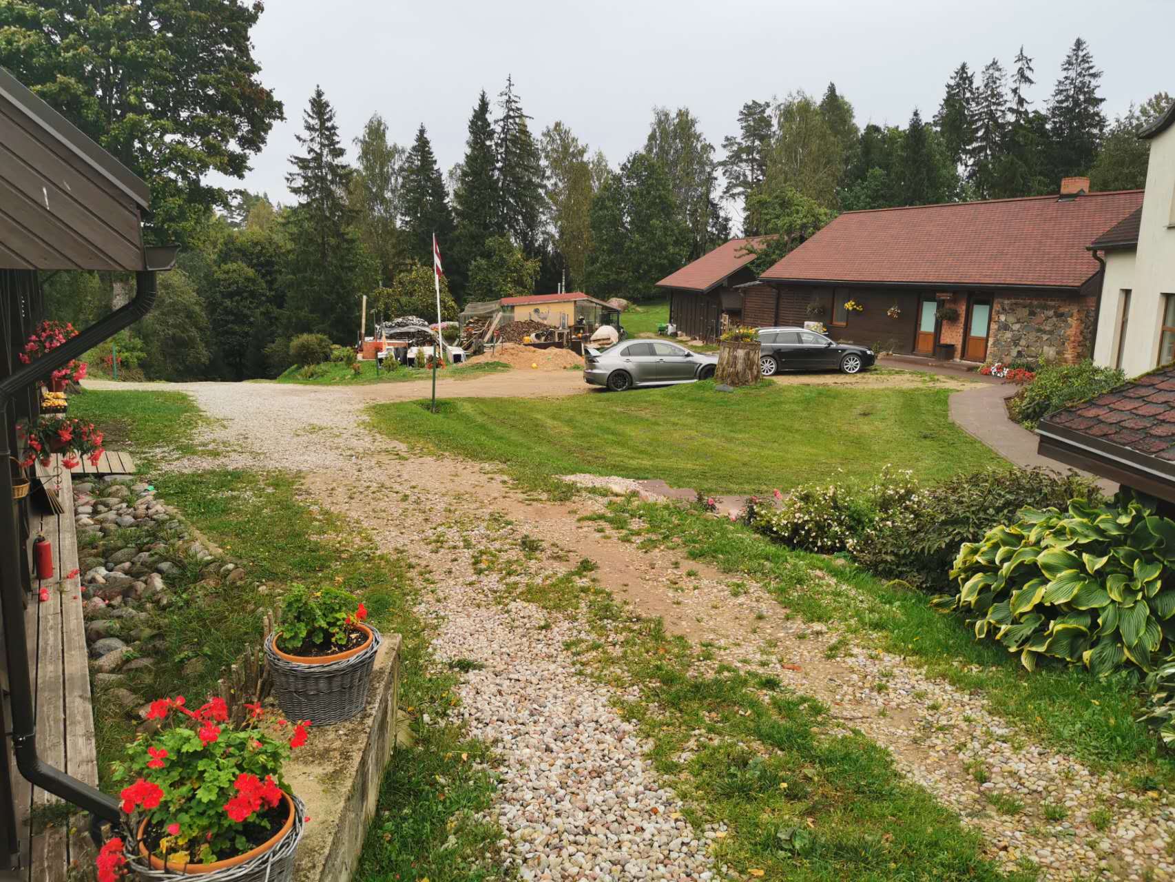 The path to the wicker farm