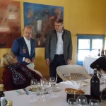 Miguel Torres ja matkan johtaja Jari Lahdenoja Torresin viinitilalla Penedesissä 14.1.2015